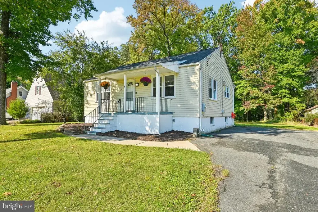 1742 Hilltop Ave, ESSEX