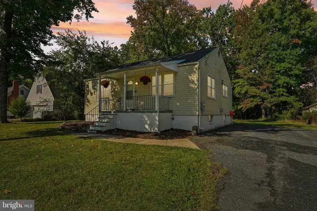 1742 Hilltop Ave, ESSEX
