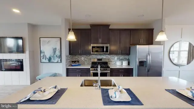 324 Aqua Sq, Edgewood