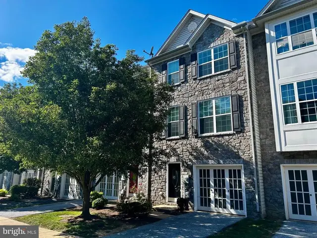 1237 Stonehaven Way, York