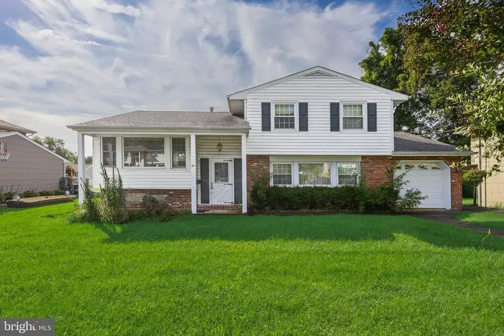 32 Suburban, DELRAN