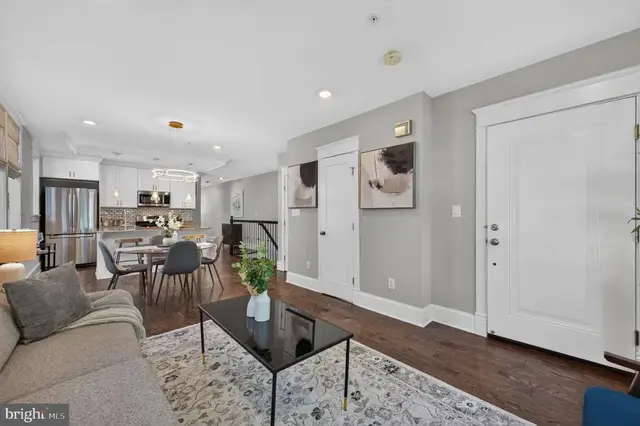 4041 7th Ne #1, Washington