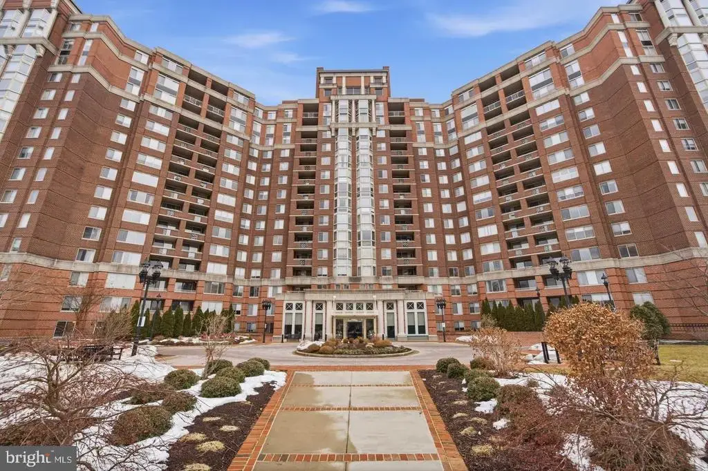 5809 Nicholson Ln #110, NORTH BETHESDA