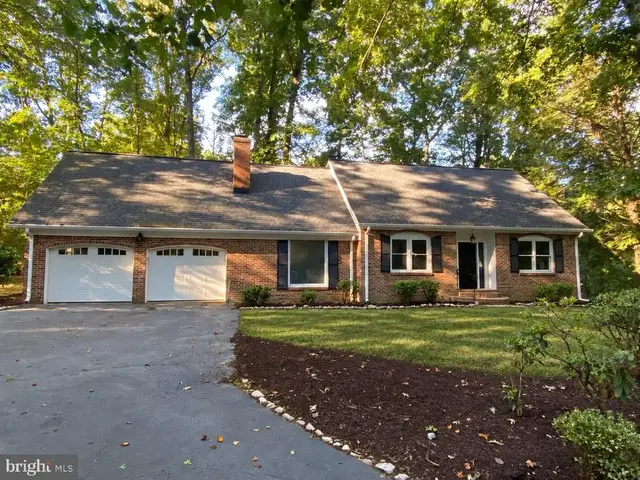 8021 Whitting Dr, Manassas