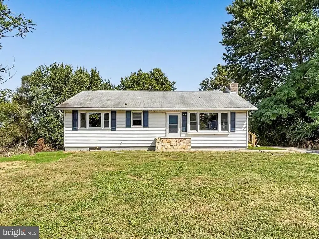 4615 Lincoln Way E, FAYETTEVILLE