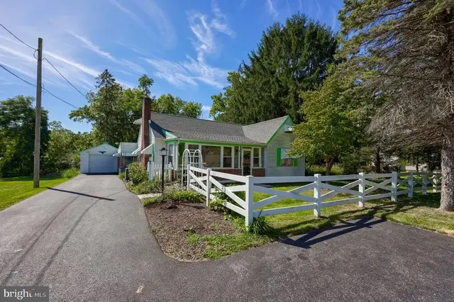 7 Pine St, Dillsburg