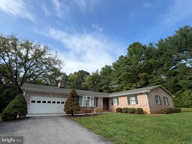 76 Davis Ln, Berryville