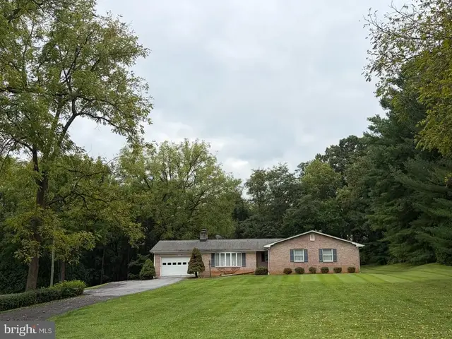 76 Davis Ln, Berryville