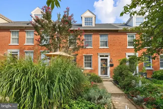 341 W Newton Ave, York