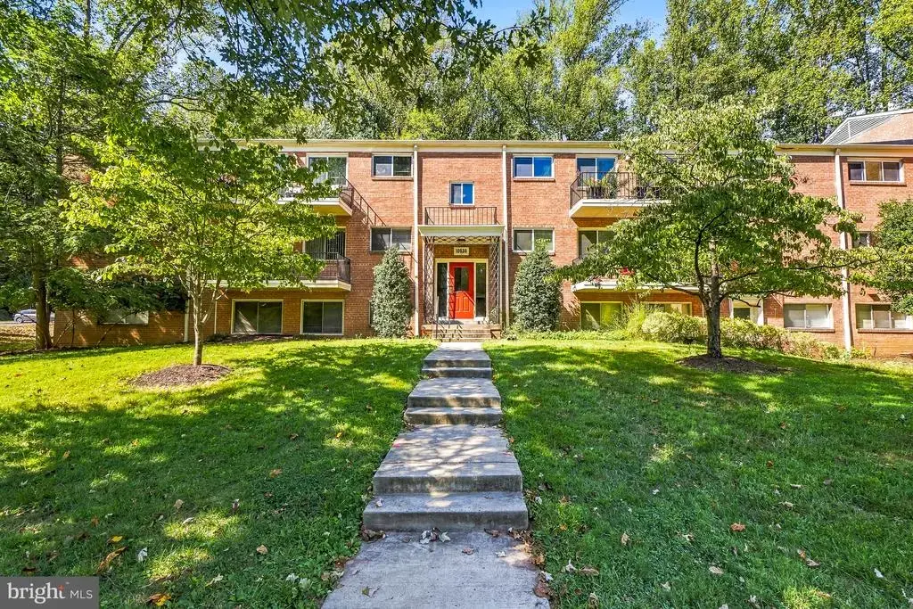 10638 Weymouth St #204, BETHESDA