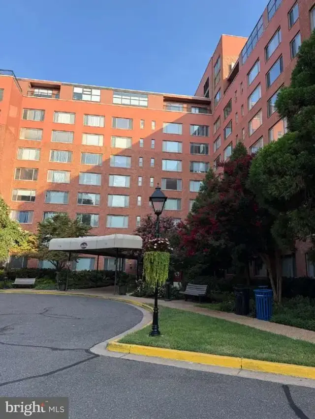 1111 N Arlington Blvd #536, Arlington