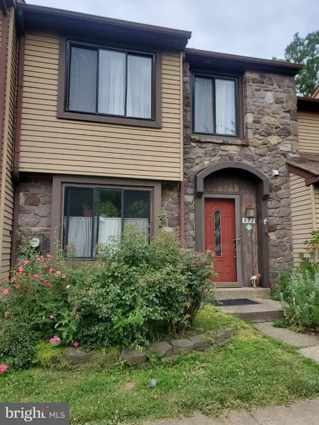 572 Atwood Ct, NEWTOWN