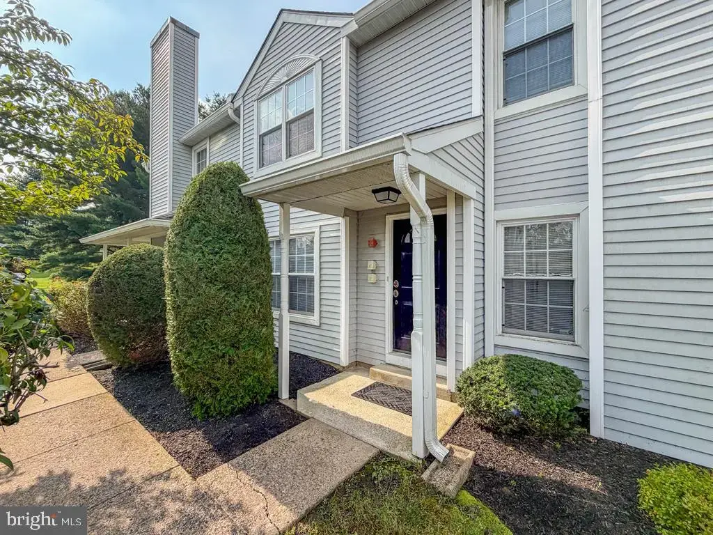 42 Stockton Ct, NEWTOWN