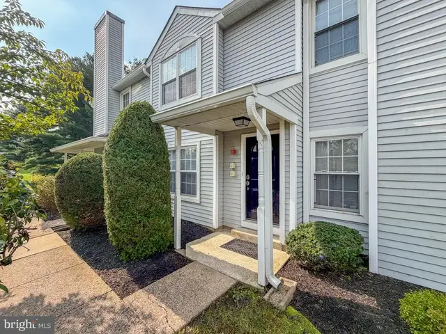 42 Stockton Ct, Newtown
