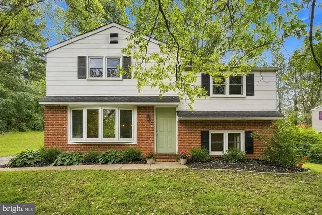 1412 Manorwood Dr, West Chester