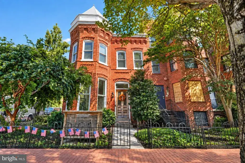 251 8th St Ne, WASHINGTON