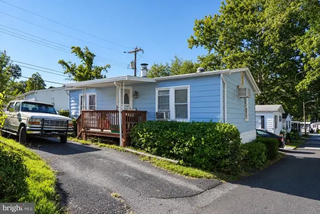 8 S Paula St, Laurel
