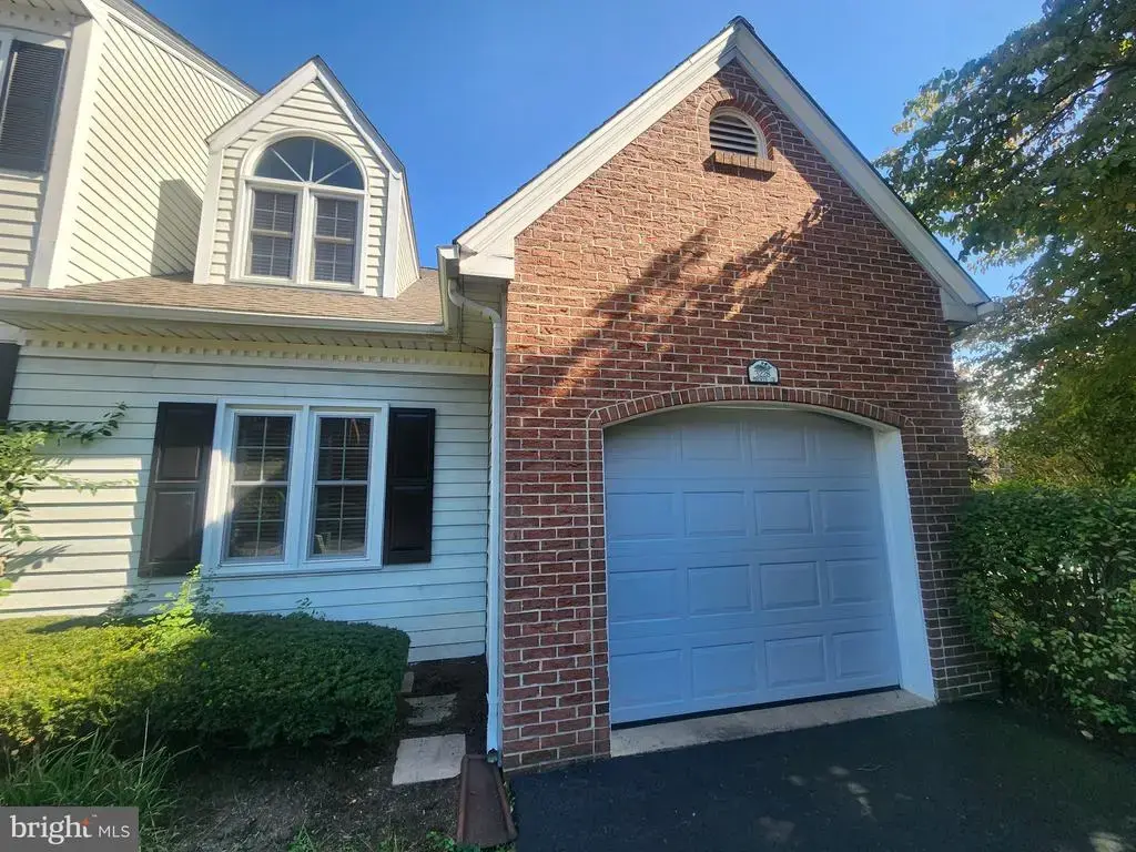 3228 Pinewyn Cir, LANCASTER