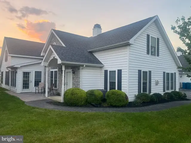 2176 Bayberry Ln, York