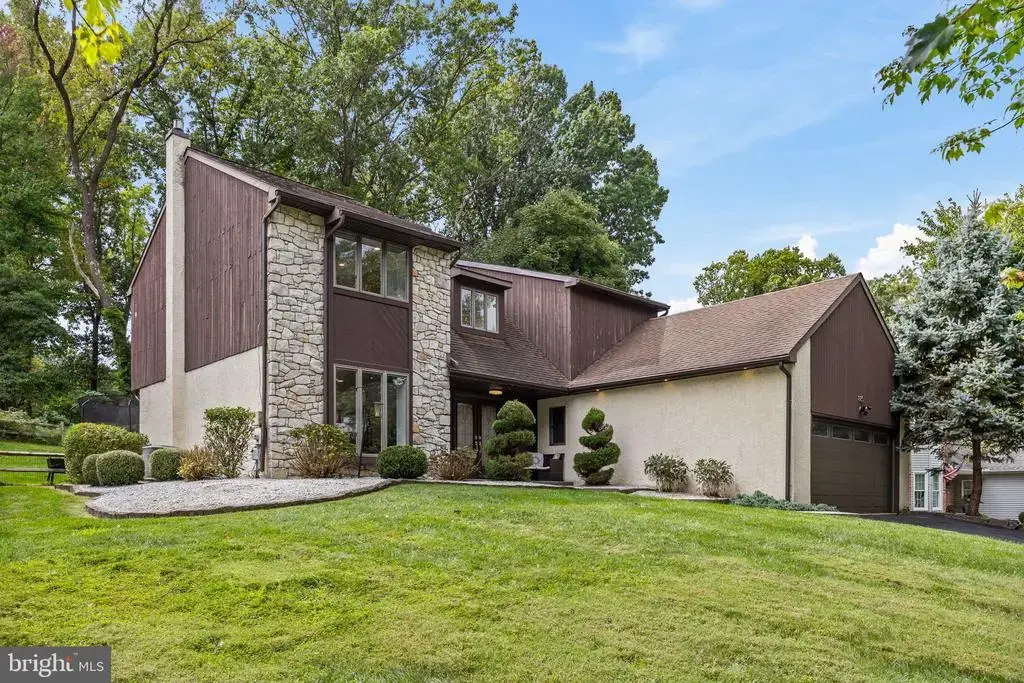 885 Spring View Dr, SOUTHAMPTON