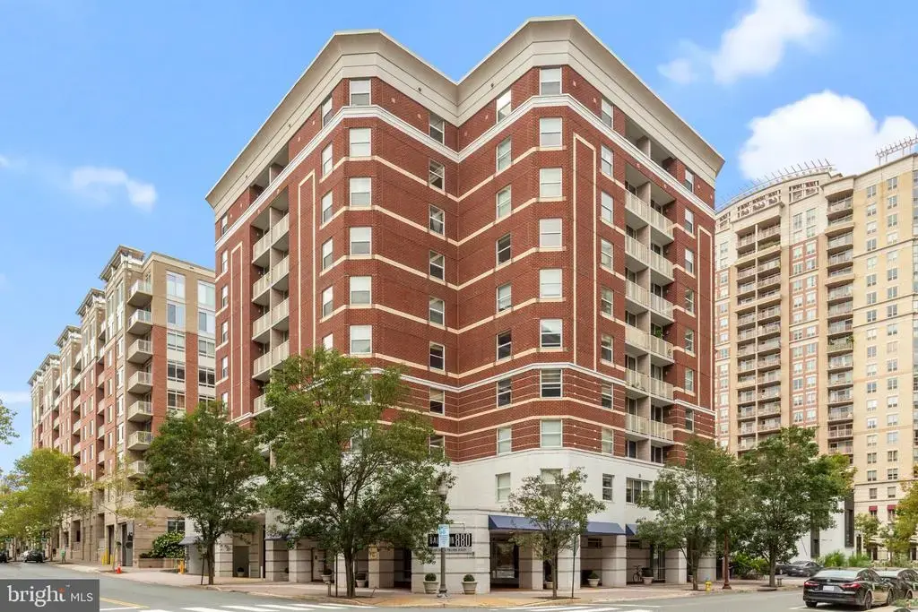 880 N Pollard St #406, ARLINGTON