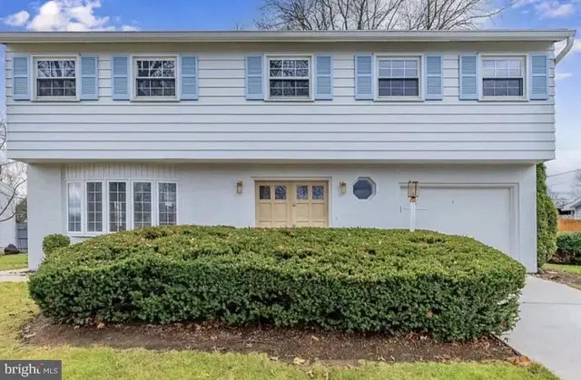 7 Center Dr, Camp Hill