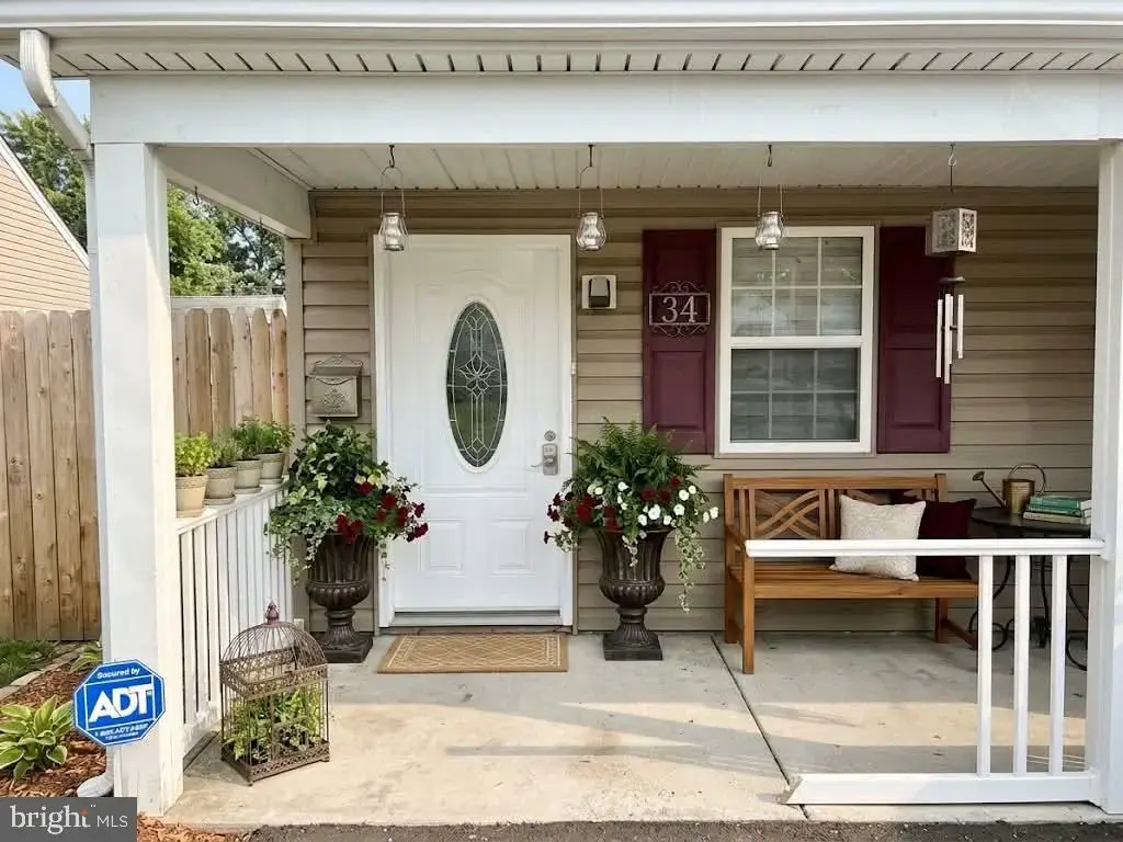 34 Ring Ln, LEVITTOWN