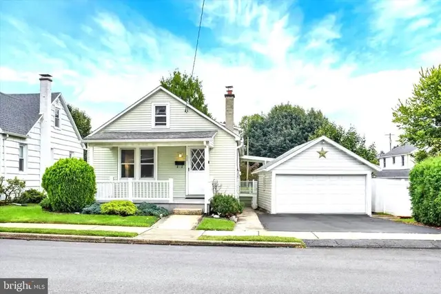 433 W Keller St, Mechanicsburg