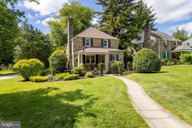 300 Cherry Ln, Glenside