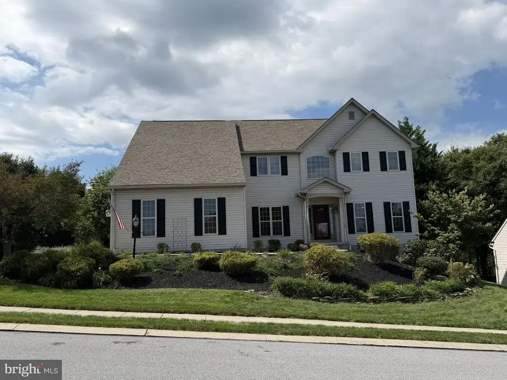 109 E Greenbriar Dr, YORK