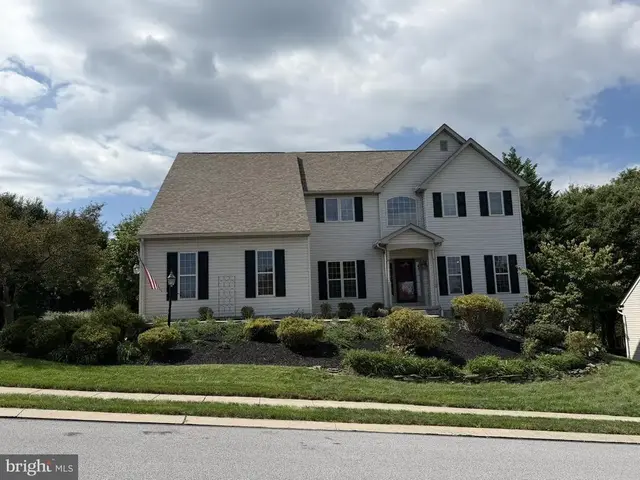 109 E Greenbriar Dr, York