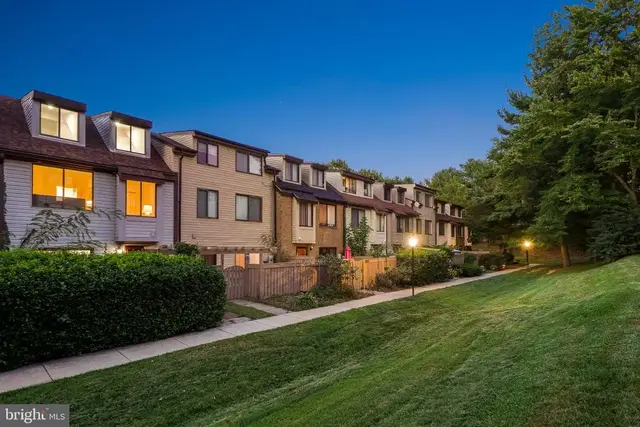 9879 Brookridge Ct, Gaithersburg