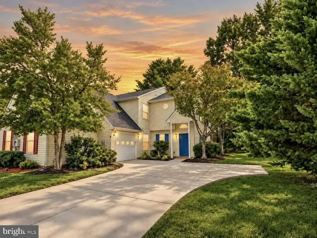 2 Regency Dr, STAFFORD
