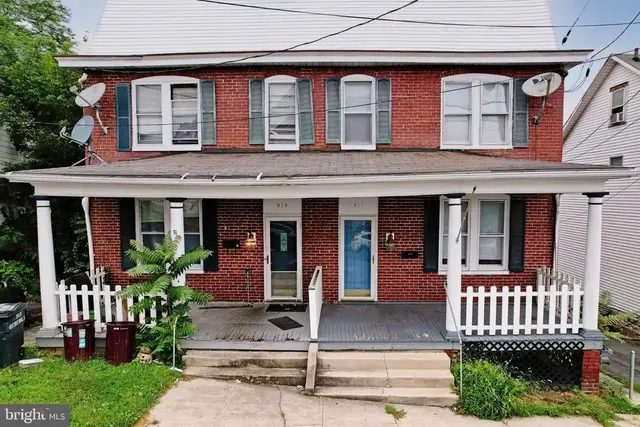 511 Rose Hill Ave, Cumberland