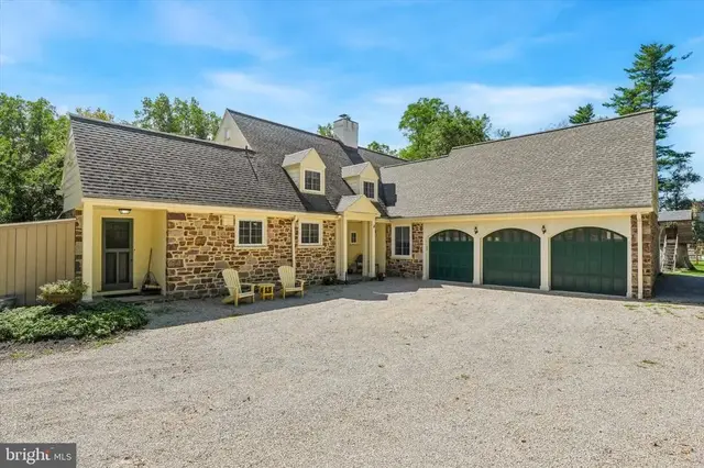 117 E Mill Rd, Flourtown
