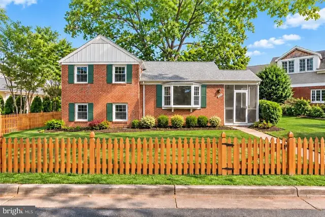 709 W View Ter, Alexandria
