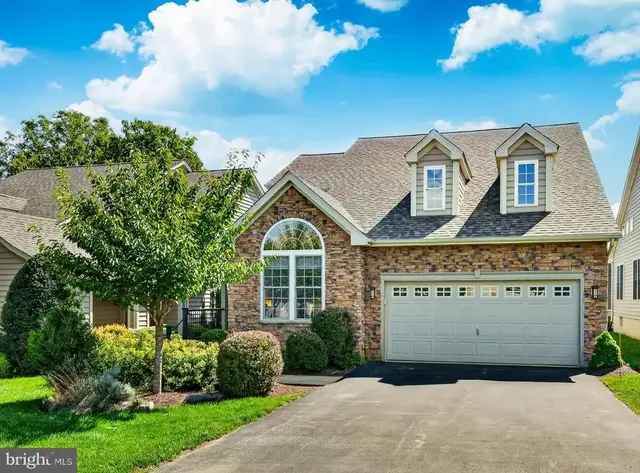 104 Pine Valley Dr, Avondale