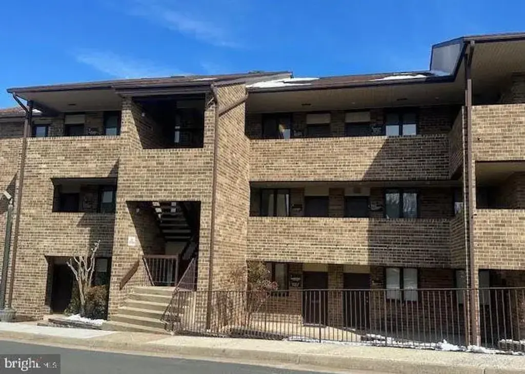 2915 Hunter Mill Rd #18, OAKTON