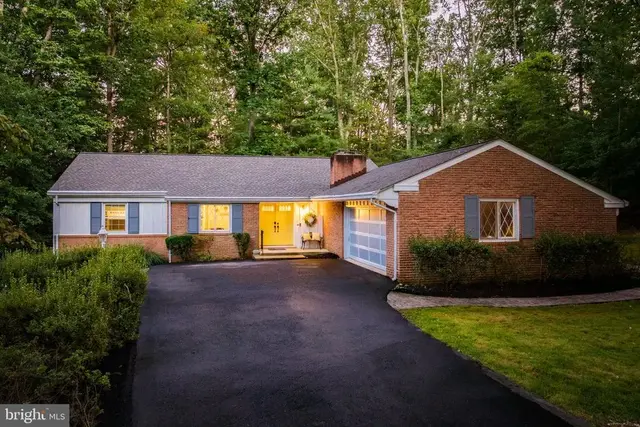 2521 Fowlers Ln, Reston