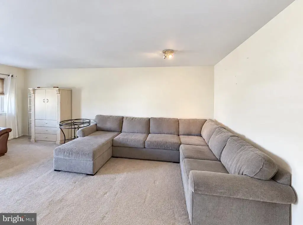 1009 Hillsboro Ct, SEWELL
