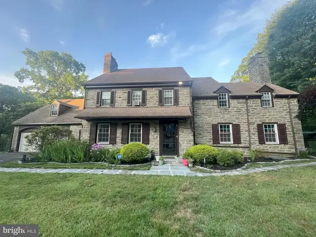 8381 Glen Rd, Elkins Park