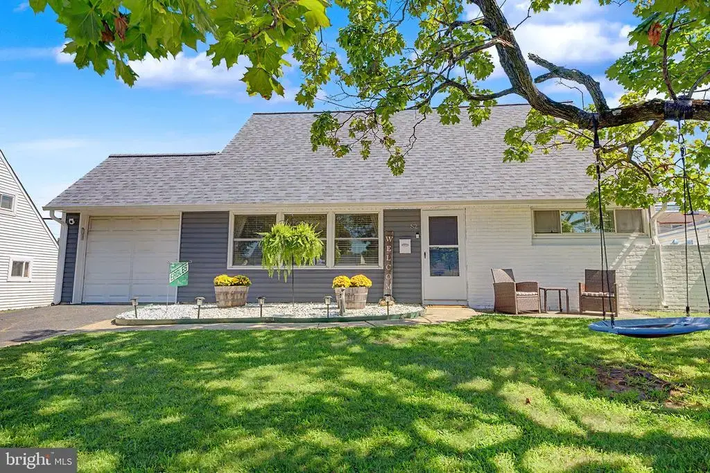 82 Kraft Ln, LEVITTOWN