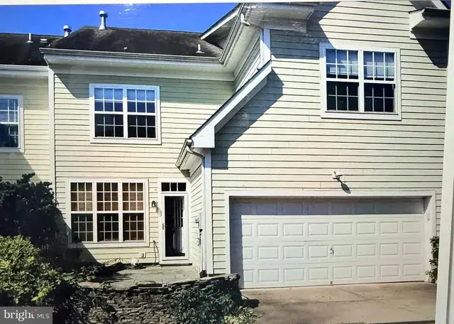 808 Monument Ave, Woodbridge