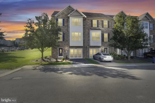 1216 Stonehaven Way, York