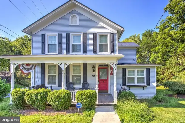 303 E. Colonial Hwy, Hamilton