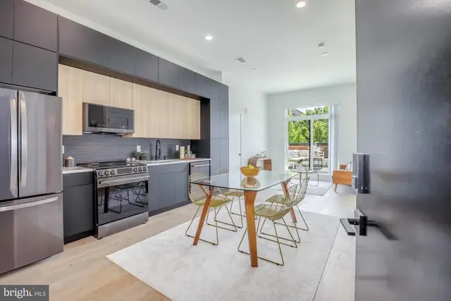 901 3rd St Ne #304, Washington