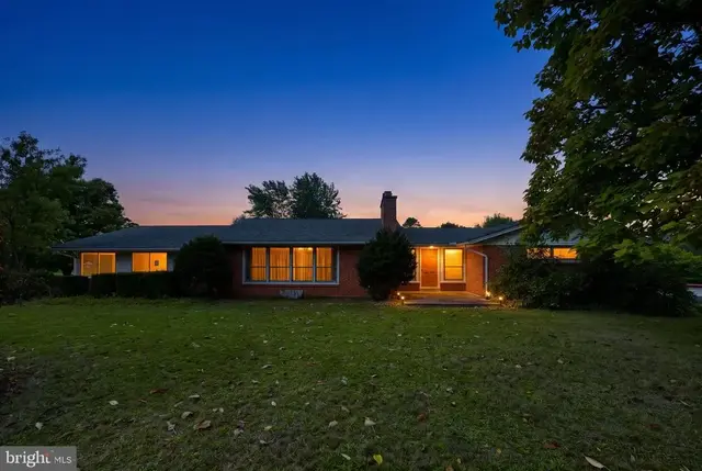 4 Sherwood Dr, Carlisle