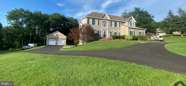 13406 Autumn Crest Dr, Mt Airy