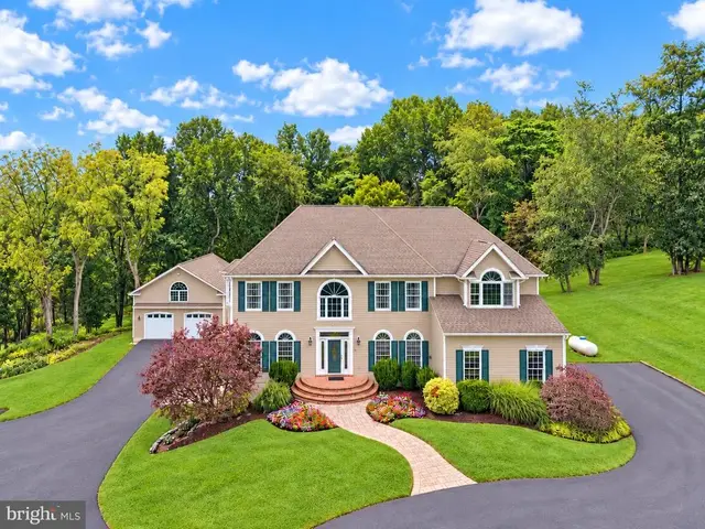 13406 Autumn Crest Dr, Mount Airy