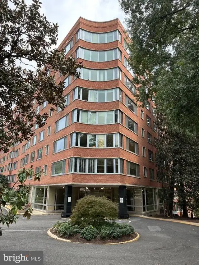 4200 Cathedral Ave Nw #819, Washington